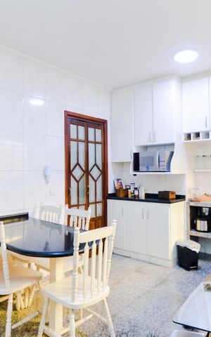 Casa à venda com 245m², 4 quartos e 4 vagasCozinha