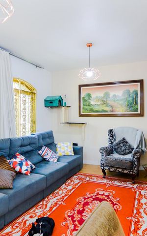 Casa à venda com 245m², 4 quartos e 4 vagasSala