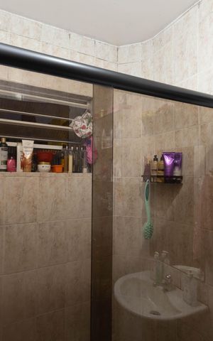 Casa à venda com 127m², 1 quarto e 1 vaga Casa à venda com 127m², 1 quarto e 1 vagaBanheiro