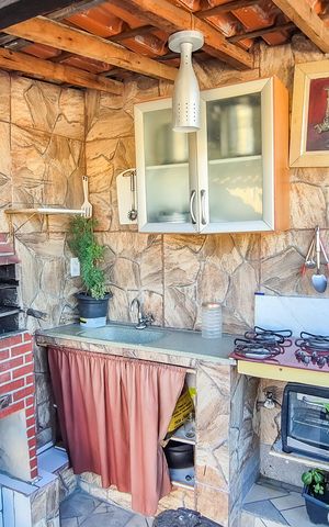Casa à venda com 60m², 2 quartos e sem vagaÁrea gourmet 