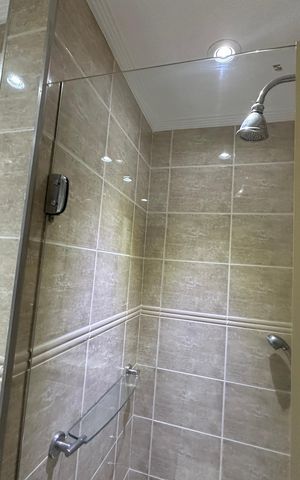 Apartamento para alugar com 350m², 4 quartos e 3 vagas Apartamento para alugar com 350m², 4 quartos e 3 vagasBanheiro da Suíte 2