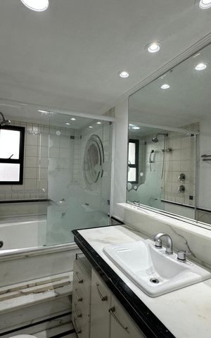 Apartamento para alugar com 350m², 4 quartos e 3 vagas Apartamento para alugar com 350m², 4 quartos e 3 vagasBanheiro da Suíte 3