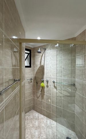 Apartamento para alugar com 350m², 4 quartos e 3 vagas Apartamento para alugar com 350m², 4 quartos e 3 vagasBanheiro da Suíte 1