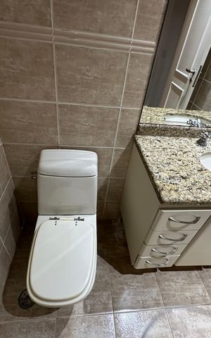 Apartamento para alugar com 350m², 4 quartos e 3 vagas Apartamento para alugar com 350m², 4 quartos e 3 vagasBanheiro da Suíte 2