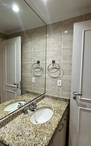 Apartamento para alugar com 350m², 4 quartos e 3 vagas Apartamento para alugar com 350m², 4 quartos e 3 vagasBanheiro da Suíte 1