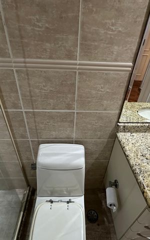 Apartamento para alugar com 350m², 4 quartos e 3 vagas Apartamento para alugar com 350m², 4 quartos e 3 vagasBanheiro da Suíte 1
