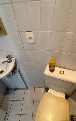 Apartamento para alugar com 350m², 4 quartos e 3 vagas Apartamento para alugar com 350m², 4 quartos e 3 vagasBanheiro de serviço