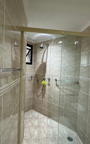 Apartamento para alugar com 350m², 4 quartos e 3 vagas Apartamento para alugar com 350m², 4 quartos e 3 vagasBanheiro da Suíte 1