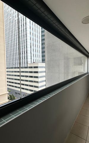Apartamento para alugar com 350m², 4 quartos e 3 vagas Apartamento para alugar com 350m², 4 quartos e 3 vagasVaranda