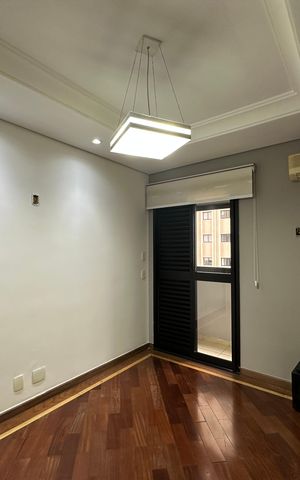 Apartamento para alugar com 350m², 4 quartos e 3 vagas Apartamento para alugar com 350m², 4 quartos e 3 vagasQuarto