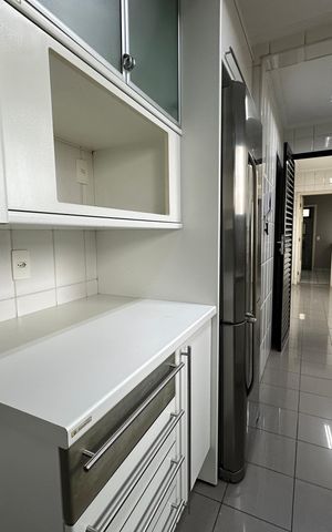 Apartamento para alugar com 350m², 4 quartos e 3 vagas Apartamento para alugar com 350m², 4 quartos e 3 vagasCozinha