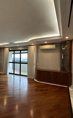 Apartamento para alugar com 350m², 4 quartos e 3 vagas Apartamento para alugar com 350m², 4 quartos e 3 vagasSala