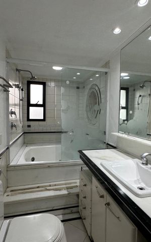 Apartamento para alugar com 350m², 4 quartos e 3 vagas Apartamento para alugar com 350m², 4 quartos e 3 vagasBanheiro da Suíte 3