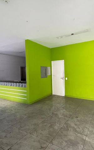 Casa para alugar com 380m², 4 quartos e 5 vagas Casa para alugar com 380m², 4 quartos e 5 vagasSala
