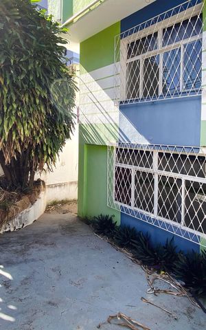 Casa para alugar com 380m², 4 quartos e 5 vagas Casa para alugar com 380m², 4 quartos e 5 vagasFrente
