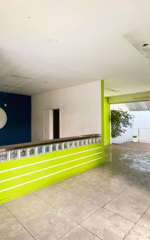 Casa para alugar com 380m², 4 quartos e 5 vagas Casa para alugar com 380m², 4 quartos e 5 vagasSala