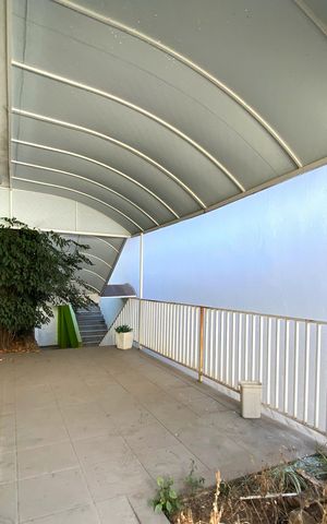 Casa para alugar com 380m², 4 quartos e 5 vagas Casa para alugar com 380m², 4 quartos e 5 vagasVaranda