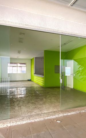 Casa para alugar com 380m², 4 quartos e 5 vagas Casa para alugar com 380m², 4 quartos e 5 vagasVaranda