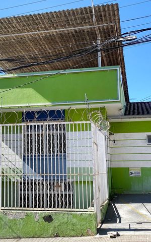 Casa para alugar com 380m², 4 quartos e 5 vagas Casa para alugar com 380m², 4 quartos e 5 vagasFachada