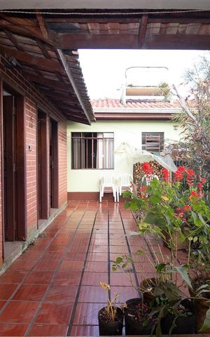 Casa à venda com 549m², 4 quartos e 3 vagas Casa à venda com 549m², 4 quartos e 3 vagasÁrea comum