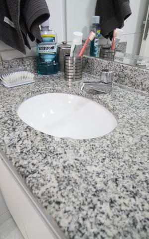 Apartamento à venda com 64m², 2 quartos e 2 vagasBanheiro 