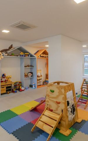 Apartamento à venda com 153m², 3 quartos e 3 vagas Apartamento à venda com 153m², 3 quartos e 3 vagasÁrea Comum - Brinquedoteca
