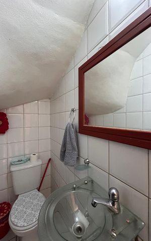 Casa à venda com 240m², 3 quartos e 3 vagas Casa à venda com 240m², 3 quartos e 3 vagasLavabo