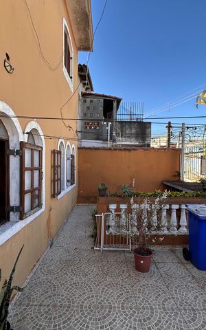 Casa à venda com 240m², 3 quartos e 3 vagas Casa à venda com 240m², 3 quartos e 3 vagasQuintal frente