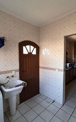 Casa à venda com 240m², 3 quartos e 3 vagas Casa à venda com 240m², 3 quartos e 3 vagasÁrea de Serviço
