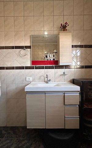 Casa à venda com 240m², 3 quartos e 3 vagas Casa à venda com 240m², 3 quartos e 3 vagasBanheiro social
