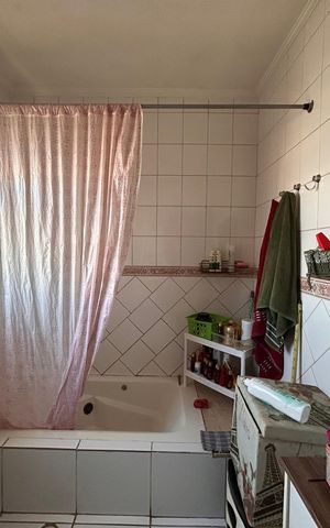 Casa à venda com 240m², 3 quartos e 3 vagas Casa à venda com 240m², 3 quartos e 3 vagasBanheiro da Suíte 1