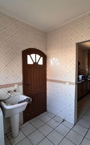 Casa à venda com 240m², 3 quartos e 3 vagas Casa à venda com 240m², 3 quartos e 3 vagasÁrea de Serviço