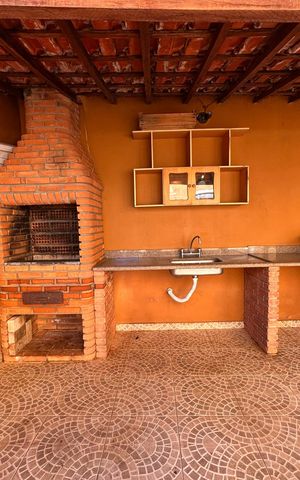 Casa à venda com 240m², 3 quartos e 3 vagas Casa à venda com 240m², 3 quartos e 3 vagasQuintal fundo - churrasqueira
