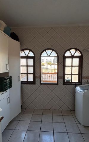 Casa à venda com 240m², 3 quartos e 3 vagas Casa à venda com 240m², 3 quartos e 3 vagasÁrea de Serviço