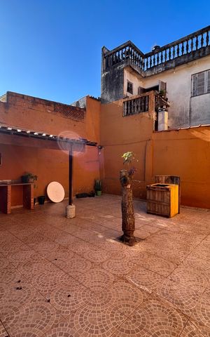 Casa à venda com 240m², 3 quartos e 3 vagas Casa à venda com 240m², 3 quartos e 3 vagasQuintal fundo - churrasqueira