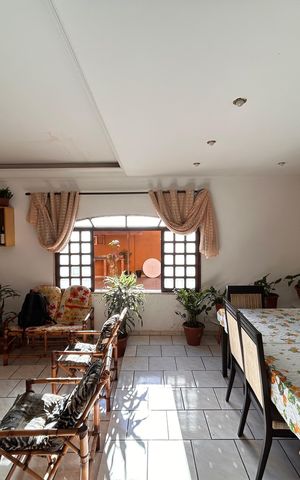 Casa à venda com 240m², 3 quartos e 3 vagas Casa à venda com 240m², 3 quartos e 3 vagasSala de estar