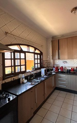 Casa à venda com 240m², 3 quartos e 3 vagas Casa à venda com 240m², 3 quartos e 3 vagasCozinha