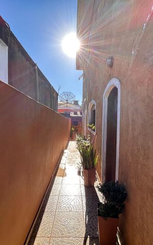 Casa à venda com 240m², 3 quartos e 3 vagas Casa à venda com 240m², 3 quartos e 3 vagasCorredor lateral