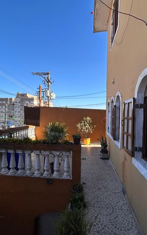 Casa à venda com 240m², 3 quartos e 3 vagas Casa à venda com 240m², 3 quartos e 3 vagasQuintal frente