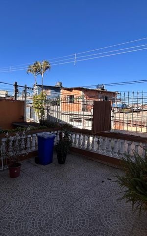 Casa à venda com 240m², 3 quartos e 3 vagas Casa à venda com 240m², 3 quartos e 3 vagasQuintal frente