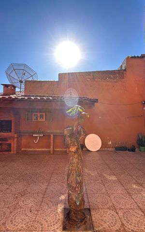 Casa à venda com 240m², 3 quartos e 3 vagas Casa à venda com 240m², 3 quartos e 3 vagasQuintal fundo - churrasqueira