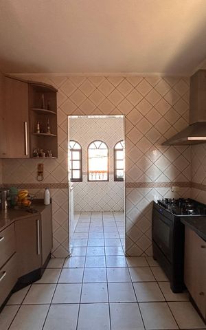 Casa à venda com 240m², 3 quartos e 3 vagas Casa à venda com 240m², 3 quartos e 3 vagasCozinha