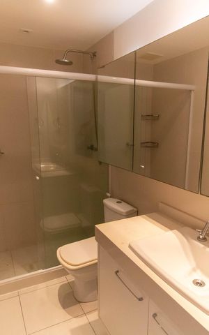 Apartamento para alugar com 180m², 4 quartos e 3 vagas Apartamento para alugar com 180m², 4 quartos e 3 vagasBanheiro da Suíte 1
