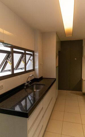 Apartamento para alugar com 180m², 4 quartos e 3 vagas Apartamento para alugar com 180m², 4 quartos e 3 vagasCozinha e Área de Serviço