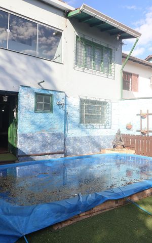 Casa à venda com 182m², 3 quartos e 3 vagasPiscina