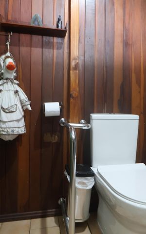 Casa à venda com 182m², 3 quartos e 3 vagasBanheiro 