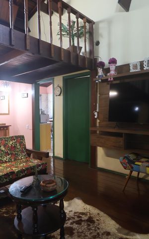 Casa à venda com 182m², 3 quartos e 3 vagasSala
