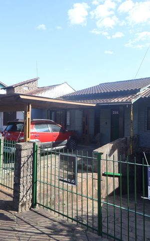 Casa à venda com 182m², 3 quartos e 3 vagasFachada