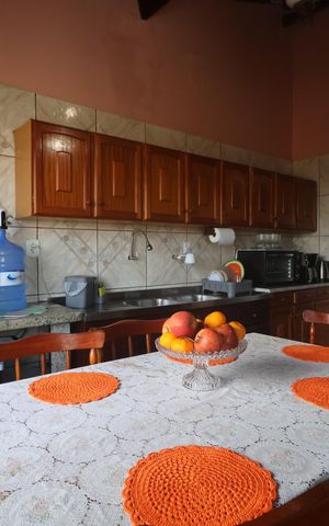 Casa à venda com 182m², 3 quartos e 3 vagasCozinha - Armários