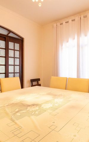 Casa à venda com 278m², 4 quartos e 7 vagas Casa à venda com 278m², 4 quartos e 7 vagasSala de jantar